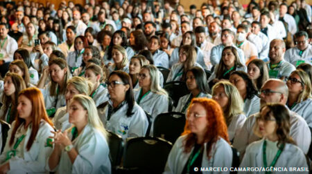 cerimônia de lançamento de avaliação dos estudantes de medicina