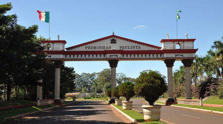 portal de entrada da cidade Pedrinhas Paulista