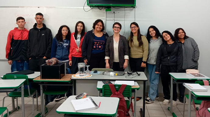 Escola Dom Antônio recebe visita de advogada para palestra sobre Legislação Trabalhista