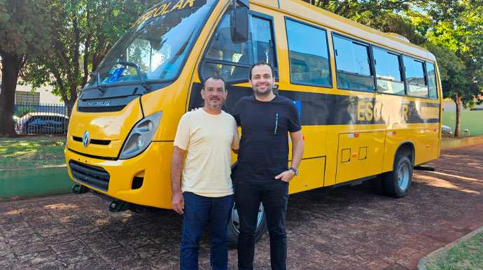 Palmital recebe novo ônibus para reforçar a frota da educação