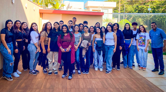 Alunos do curso técnico de administração da escola Dom Antônio realizam visita técnica em empresa de Assis