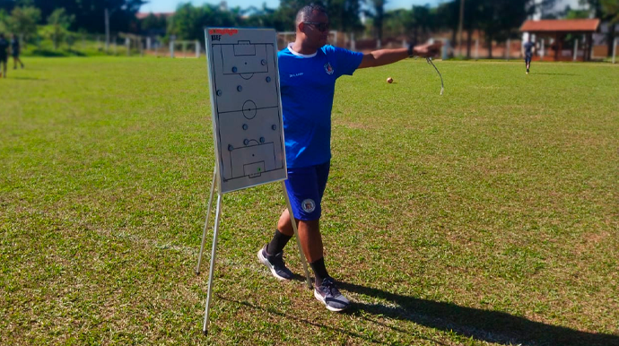 Técnico Ícaro Vasconcellos prevê que será uma boa partida entre os times - FOTO: Clube Atlético Assisense 