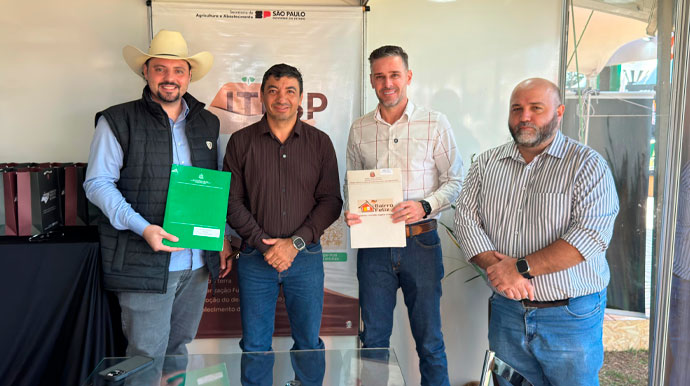 Prefeitura de Cândido Mota firma convênio para regularizar mais de 260 lotes