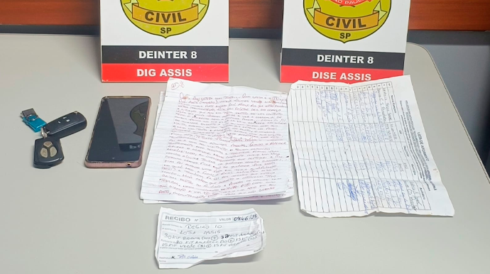 Documentos apreendidos durante o cumprimentos dos mandados - FOTO: Polícia Civil