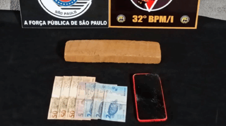 Dinheiro e droga apreendida - FOTO: Polícia Militar