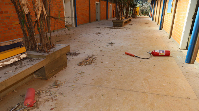 Prefeitura diz que prédio que vai abrigar três secretarias foi vandalizado
