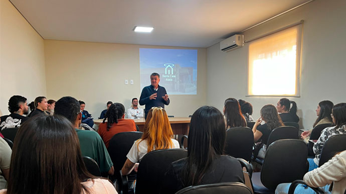 Santa Casa de Assis recebe novos estagiários e internos de instituições de ensino