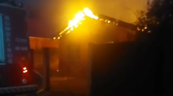 Incêndio destrói casa de mãe e bebê de 8 meses na Vila Progresso em Assis
