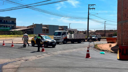 Caminhão rompe fios elétricos na região da UNESP, em Assis - FOTO: Enviada ao Portal AssisCity
