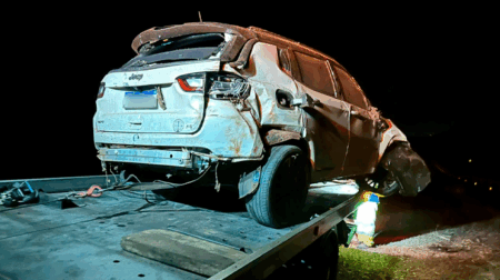 SUV ficou completamente destruído - FOTO: Divulgação