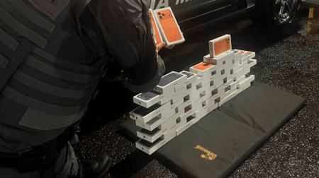 Mais de 40 aparelhos iPhone foram apreendidos - FOTO: Polícia Militar Rodoviária