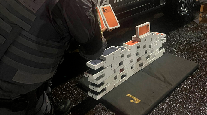 Mais de 40 aparelhos iPhone foram apreendidos - FOTO: Polícia Militar Rodoviária