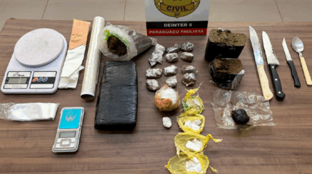 Materiais e drogas apreendidas - FOTO: Polícia Civil
