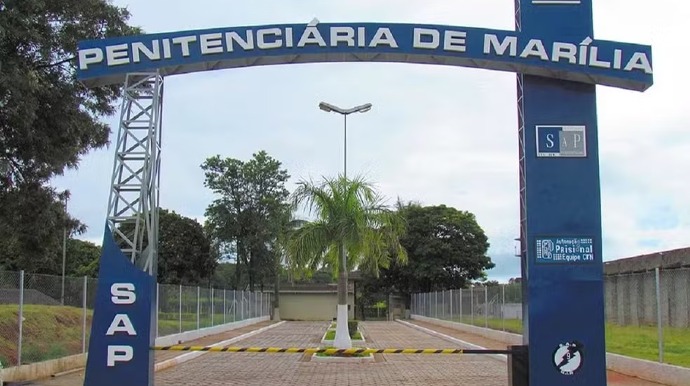 Incêndio em penitenciária de Marília deixa 7 detentos mortos e 12 hospitalizados Sobe para oito o número de detentos que morreram em consequência do incêndio, que começou nos pertences de um preso, dentro da cela.