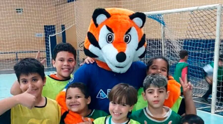 O mascote Tigrão, que promete animar o público e incentivar os jogadores durante as partidas. Foto: Felipe Bavaresco Mazzo