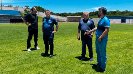 Diretores do Guarani durante visita técnica no Tonicão - FOTO: Prefeitura de Assis/Divulgação