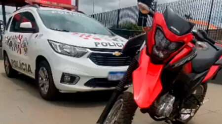 Moto furtada em Cerqueira César é encontrada em Cândido Mota - FOTO: Polícia Militar
