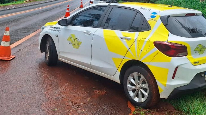 DER interdita parte da ponte entre Cândido Mota e Frutal do Campo; tráfego na SP-266 está no sistema “Pare e Siga” Após as fortes chuvas, o DER-SP interditou a ponte no km 457 da SP-266. Equipes monitoram o local e motoristas devem redobrar a atenção. Foto: DER - Divulgação