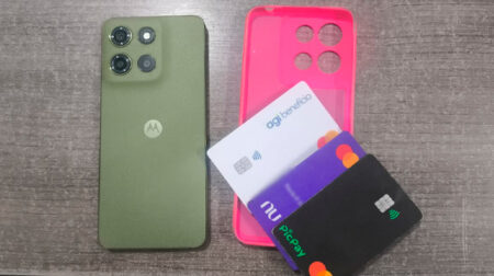 Celular e cartões foram restituídos à vítima - FOTO: Divulgação/PM