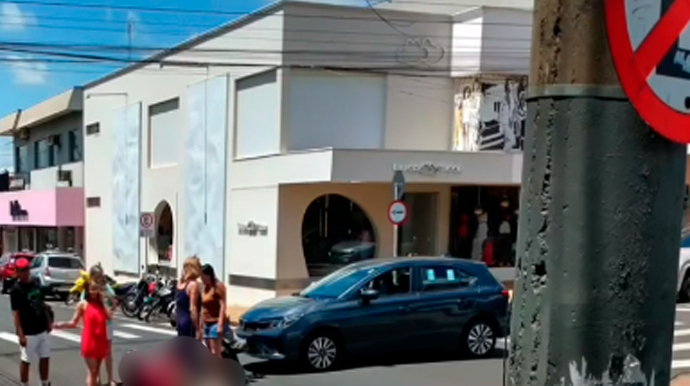 Acidente foi no cruzamento da R. Floriano Peixoto com a JV da Cunha e Silva - FOTO: JS Online