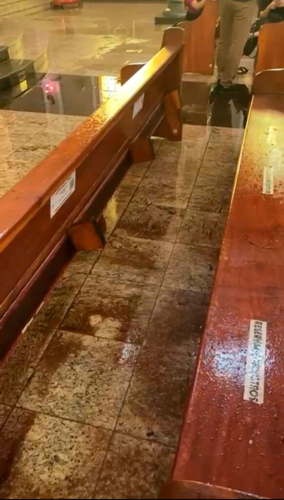 Igreja da Vila Xavier ficou alagada. Foto: Reprodução./Redes sociais