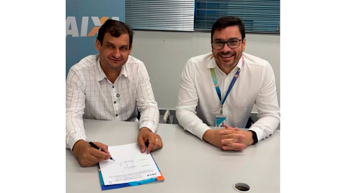 Prefeito de Florínea assina contrato para construção de 20 moradias do Minha Casa Minha Vida Prefeito Sérgio Queijo celebra a assinatura do contrato e destaca o empenho da equipe para transformar o projeto em realidade. Foto: Prefeitura/ Divulgação