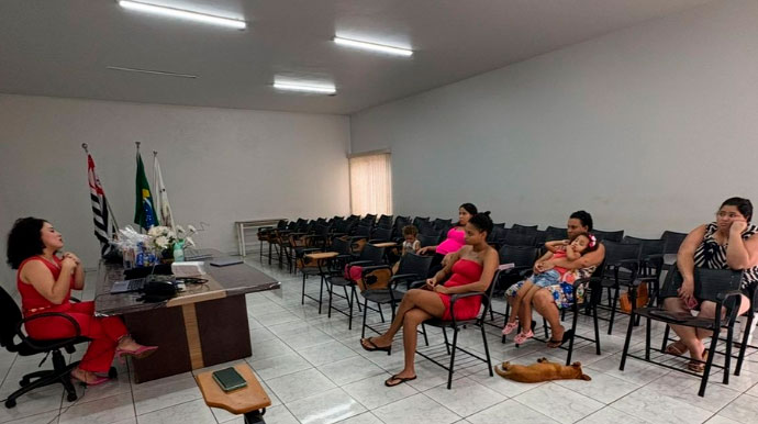 “Mulheres trabalhando e dando conta de tudo, casa, marido e filhos”; profissional de Assis chama atenção para sobrecarga feminina A psicóloga Giovana Lima, pontua que a mulher também precisa ter seu espaço e fazer o que gosta, como ir à academia e ter um círculo de amigas. Isso ajuda a lembrar quem ela é. Foto: Giovana Lima