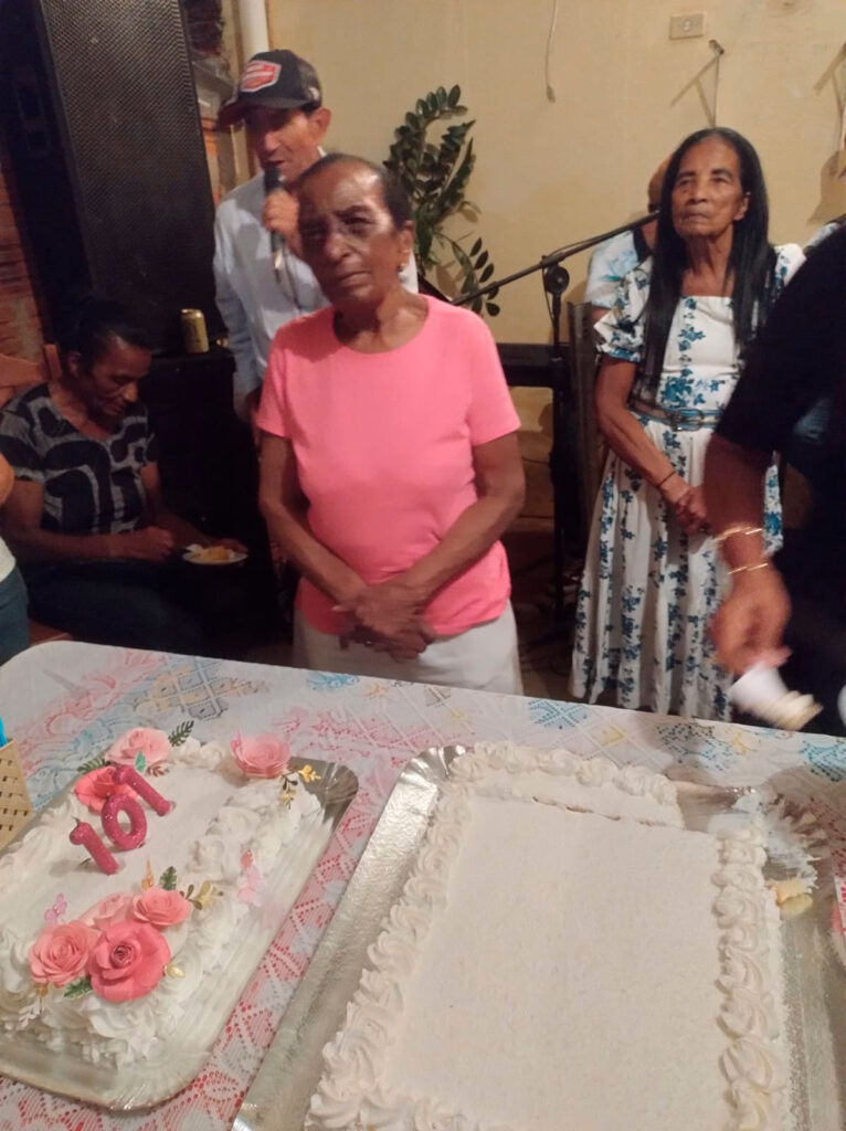 Dona Maria Pretinha recebeu o carinho da família. Foto: Arquivo Pessoal/ Imagem Cedida