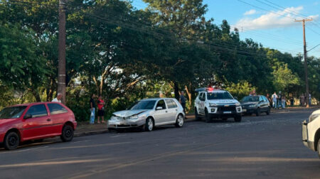 Acidente na Avenida Abílio Duarte de Souza terminou em confusão e mobilizou a Polícia Militar. Foto: AssisCity