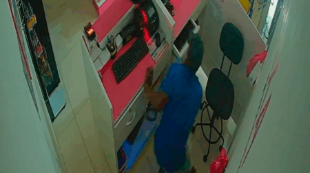 Homem entrou pelo telhado e o alarme foi acionado, imediatamente equipes da PM compareceram ao local - FOTO: Enviada ao Portal AssisCity