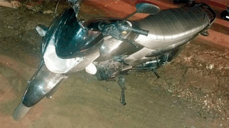 Moto teria sido trocada por uma bicicleta e um celular - FOTO: Polícia Militar/Divulgação