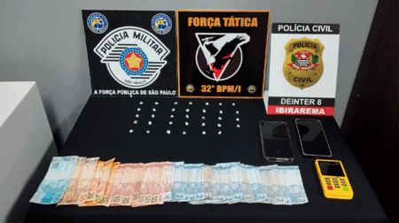 Drogas e dinheiro apreendidos - FOTO: DEINTER/Divulgação