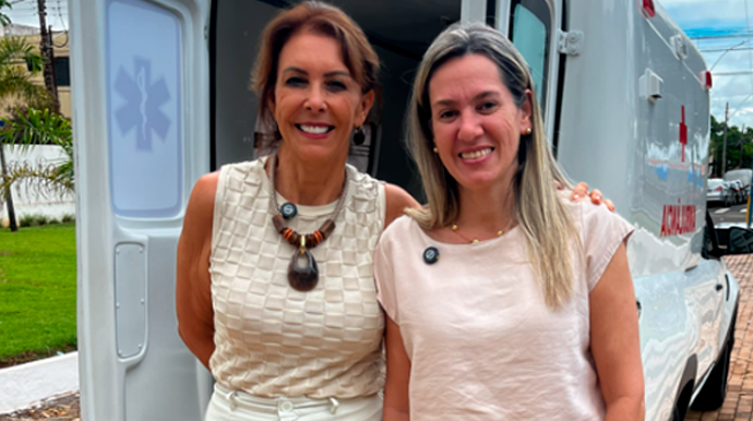 Prefeita Telma Spera ao lado da secretária municipal de Saúde, Amanda Maílio - FOTO: Prefeitura de Assis