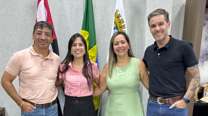 O prefeito Eraldo Pereira, o vice-prefeito Júlio Urbano, destacaram a conquista de uma nova ambulância para reforçar o atendimento na saúde . Foto: Prefeitura de CM