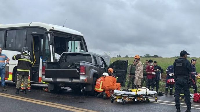 Morador de Paraguaçu morre em acidente no Mato Grosso enquanto viajava para pescaria no Pantanal Equipes de resgate atenderam acidente entre caminhonete e ônibus na BR-163; motorista de Paraguaçu Paulista morreu no local. Foto: Corpo de Bombeiros
