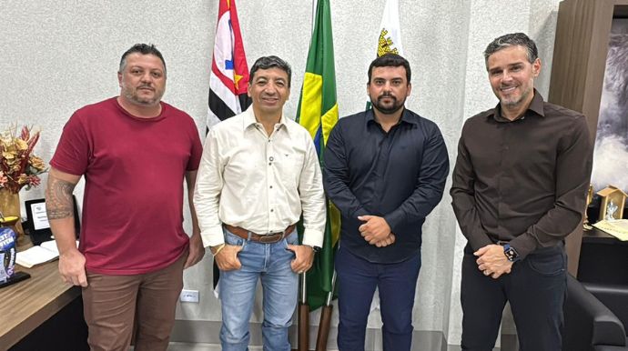 Prefeito Eraldo Pereira e ao vice-prefeito Júlio Urbano, com o deputado Ribamar Silva e o vereador Churrão. Foto: Prefeitura de CM