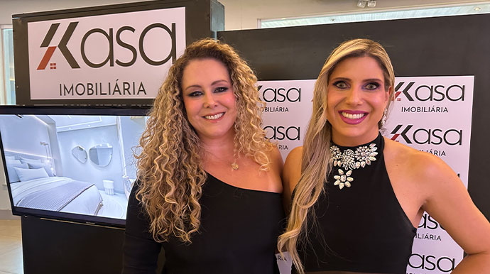 Liderança feminina no mercado imobiliário, irmãs compartilham trajetória no Mulher Empreendedora ACIA