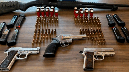 Armas, munições e acessórios apreendidos - FOTO: Polícia Civil