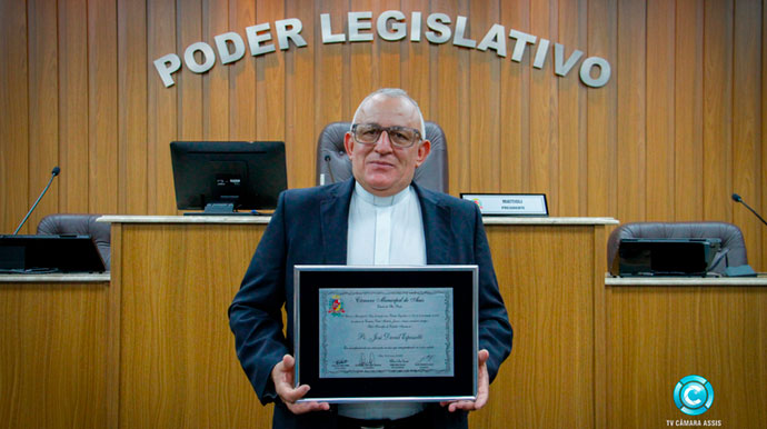 Solenidade na Câmara destaca Padre José David Espessotti como ‘Cidadão Benemérito de Assis’