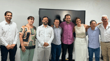 Prefeitos das cidade de Florínea, Tarumã, Pedrinhas Paulista, Cruzália, Palmital, Assis, Paraguaçu Paulista e Platina presentes na reunião convocada pelo CIVAP Saúde - FOTO: Portal AssisCity