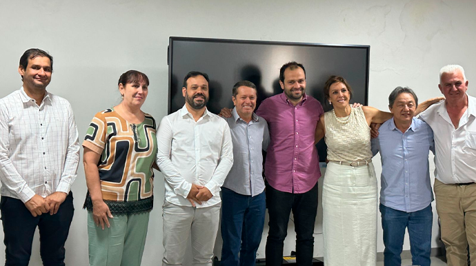 Prefeitos das cidade de Florínea, Tarumã, Pedrinhas Paulista, Cruzália, Palmital, Assis, Paraguaçu Paulista e Platina presentes na reunião convocada pelo CIVAP Saúde - FOTO: Portal AssisCity