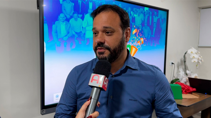 Presidente do CIVAP Saúde convoca prefeitos para discutir ambulância do SAMU parada em Assis há quase um ano Presidente do CIVAP Saúde e prefeito de Pedrinhas Paulista, Freddie Nicolau convoca reunião para discutir ambulância parada em Assis há um ano - FOTO: Portal AssisCity