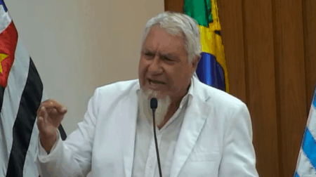 Vereador Reinaldo Nunes, o Português, durante sua fala na tribuna na Câmara Municipal - FOTO: Youtube/Reprodução