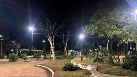 Prefeitura instala nova iluminação na Praça da Bíblia seis meses após reclamação de moradores - FOTO: Prefeitura de Assis/DIvulgação