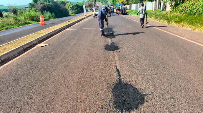 Prefeitura de Assis realiza operação tapa-buracos na Avenida Benedito Pires