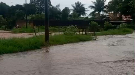 Bairros de Assis ficaram alagados durante a chuva - FOTO: Enviada ao Portal AssisCity
