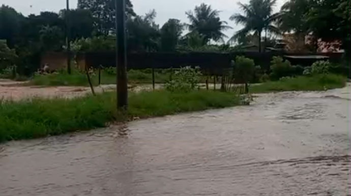 Bairros de Assis ficaram alagados durante a chuva - FOTO: Enviada ao Portal AssisCity