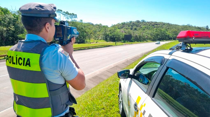 Excesso de velocidade e ultrapassagens em locais proibidos estarão no foco da fiscalização - FOTO: Polícia Militar Rodoviária/Arquivo