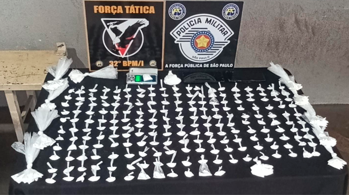 Mais de 300 porções de cocaína foram apreendidas - FOTO: Divulgação