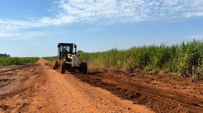 Prefeitura inicia manutenção das estradas rurais em Pedrinhas Paulista